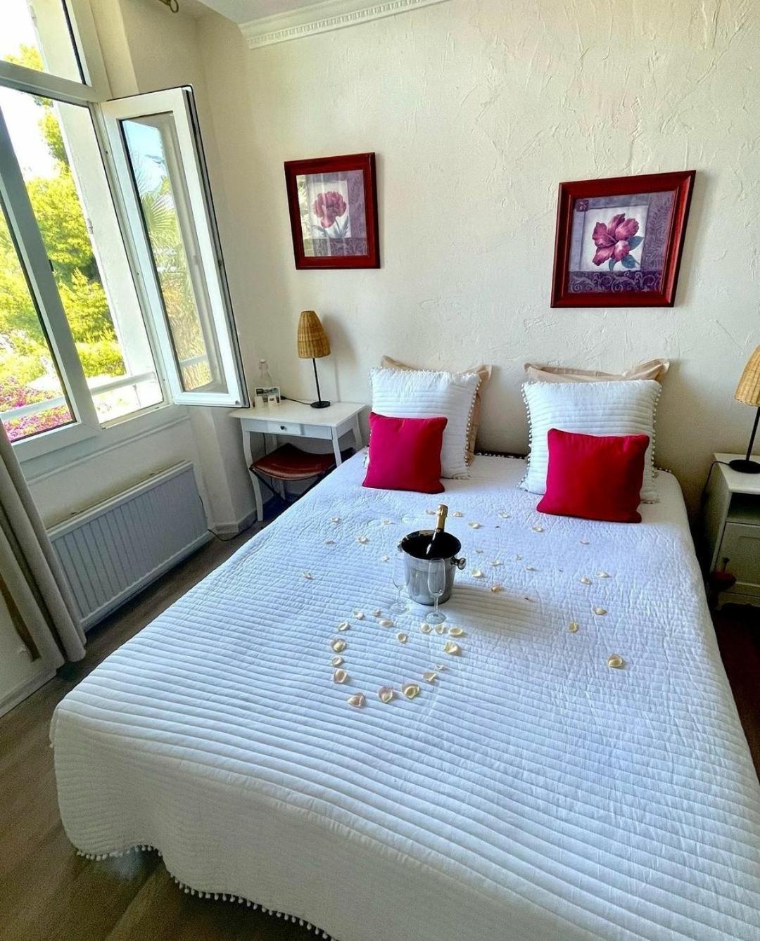 Villa-Chateau Les Terrasses - Tamaris, Plage Des Sablettes, Mer Au Bas De La Propriete 라센느쉬르메르 외부 사진